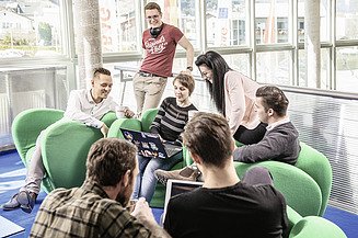 EFKON as an employer Image symbolizes collaboration